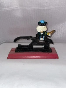 Vintage Cast Iron Metal Nutcracker w/Wood Base Pecan Walnut Cracker - Picture 1 of 5