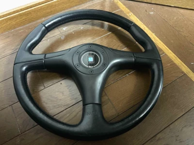 NARDI Z5 Black/Punching Black & Gunmetallic Pad 365mm - Bild 1 von 4