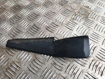 PEUGEOT 208 MK1 12-19 DRIVER SIDE WINDSCREEN LOWER TRIM 96748540XT - Image 1 of 4