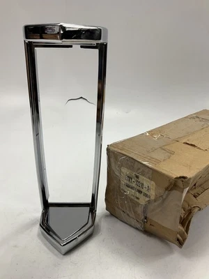 NOS - OEM Ford E1VY-13210-A Parking Lamp Door 1980-83 Mark VI, 1982-84 Town Car - Image 1 of 4