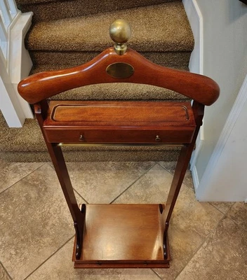 Vintage Bombay Co. Gentleman's Butler Valet Floor Stand Clothes Suit Hanger Rack - Image 1 of 4