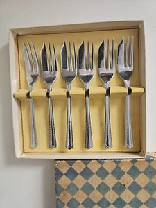 CHROME PRIDE FEATHER EDGE PASTRY OYSTER FORK SET 6 SHEFFIELD ENGLAND PNS SEE - Picture 1 of 6