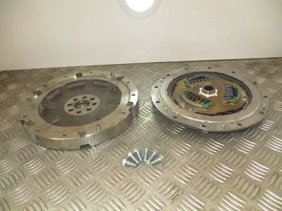 2021 Toyota Corolla 1.8 Petrol Hybrid X2ZR-E22U. Flywheel & Clutch 1C041952 10K - Image 1 of 4