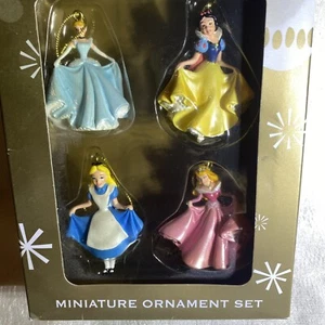 NEU im Karton Disney Set 4 Mini Prinzessinnen Ornamente Disneyland Resort - Bild 1 von 5