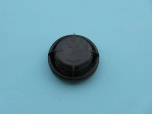 97 98 99 00 01 02 03 04 05 06 JAGUAR XK8 HALOGEN HEADLIGHT LAMP LIGHT BULB COVER - Picture 1 of 2