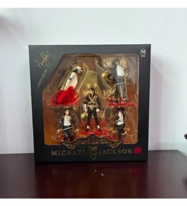 MICHAEL JACKSON ACTION FIGURES COLLECTION 15CM SMOOT CRIMINAL BILLY JEAN ICON - Foto 1 di 3