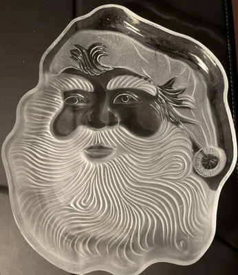 Винтажная сервировочная тарелка с тиснением Christmas Santa 8,5 дюйма из матового стекла маленький поднос для тарелок - Изображение 1 из 4