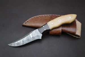 CUCHILLO DESOLLADOR DE ACERO DAMASCO HECHO A MANO 8" CON MANGO DE HUESO CON FUNDA - Imagen 1 de 6