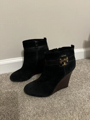 Botines de cuña Tory Burch Alaina para mujer talla 7,5 M negros de gamuza dividida con cremallera Foto 1 de 4