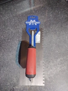Marshalltown M702SD gekerbte Kelle quadratisch DuraSoft® Griff 11 x 4,1/2 Zoll Neu. - Bild 1 von 5