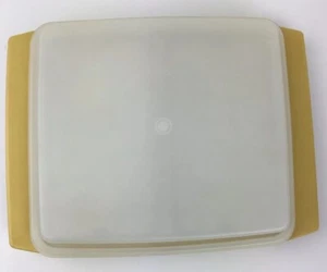 TUPPERWARE 16 Deviled Egg Carrier keeper holds Harvest Gold #723-3 EASTER Carry - Picture 1 of 4