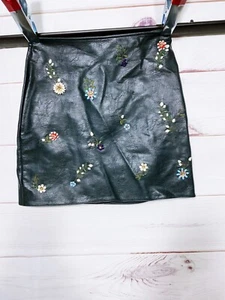Falda de cuero sintético para mujer Zara Basic talla XS verde floral bordada con cuentas - Imagen 1 de 8