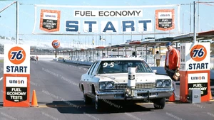 1975 Dodge Monaco 76 Union Gas Race Original 120mm Photo Color Transparency - Picture 1 of 3