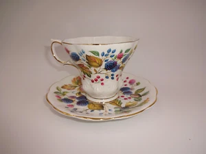 Vintage Royal Albert Bone China zufällige Ernte Serie Sussex Teetasse & Untertasse - Bild 1 von 7