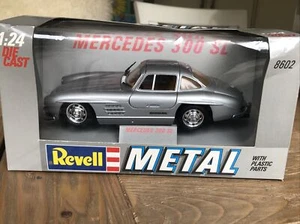 REVELL 8602 Mercedes 300 SL Silver 1:24  Diecast Opening Doors/Bonnet 1988 - Picture 1 of 6