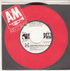 UB40 & CHRISSIE HYNDE - BREAKFAST IN BED - PROMO A & M RECORDS 45 - GREAT SHAPE - Picture 1 of 2