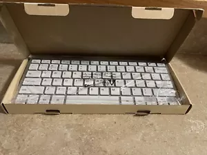 Universal Portable Wireless Stainless/white Keyboard ARTECK HW098 New - Picture 1 of 3