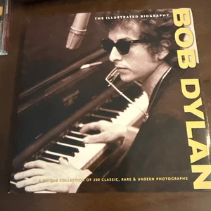 Bob Dylan : The Illustrated Biography: Classic, Rare and Unseen C - Picture 1 of 2