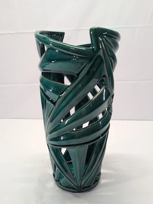 Jarrón decorativo CosmoLiving de Cosmopolitan hoja de cerámica 16" T 8" D usado en excelente estado Foto 1 de 4