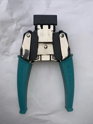 Crop A Dile Corner Chomper Cutter We R Memory Keepers Cropadile 1/4" 1/2" Radius - Image 1 of 4