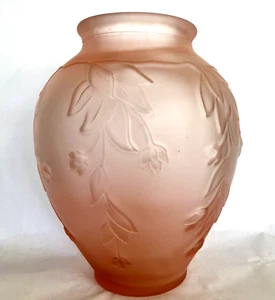 12" Tall! Art Deco Style French Pink Pressed Frosted Glass Vase Ombre Shelf479 - Picture 1 of 8