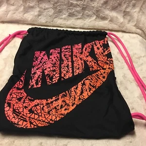 Nike Cinch Pack Tote Bag Womens DrawstringSport Black Pink Backpack Spell OutNOS - Picture 1 of 17