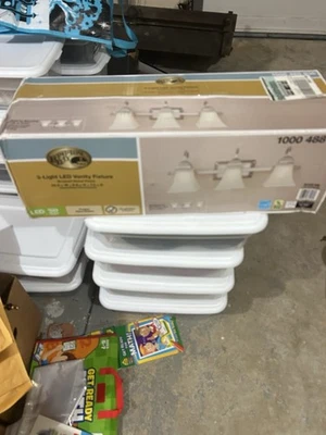 Accesorio de tocador de 3 luces HAMPTON BAY Foto 1 de 4