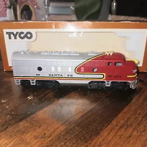 Vintage Tyco Santa Fe 4015 HO Scale Dummy Locomotive NO ENGINE #4015 Model Train - Picture 1 of 6