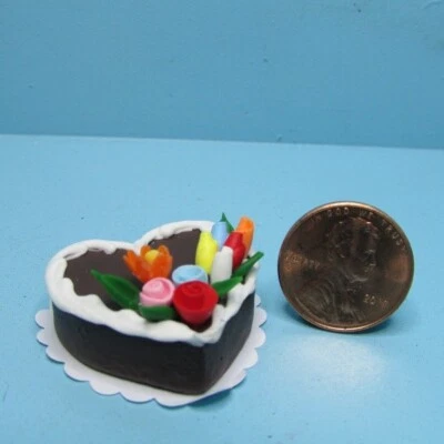 Casa de Muñecas Miniatura Día de San Valentín Chocolate Corazón Pastel con Rosas B0326 Foto 1 de 2