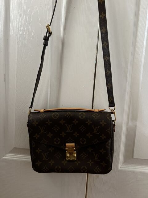 Louis Vuitton Pochette Metis MM *SOLD OUT* for Sale in Leander