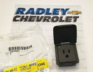 22854091 84590447 NEW GM OEM POWER RECEPTACLE CHEVROLET GMC CADILLAC B22 - Picture 1 of 2