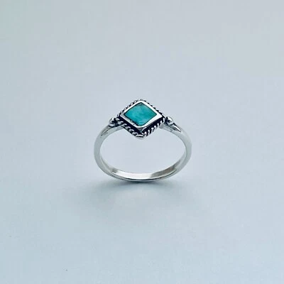 Anillo de plata esterlina pequeño con forma de diamante turquesa genuina, delicados anillos de piedra Foto 1 de 4