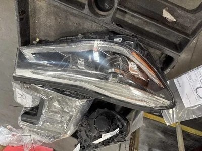 Passenger Headlight With Halo Design Icon Lighting Fits 16-19 BMW 740i 5173241 - Image 1 of 2