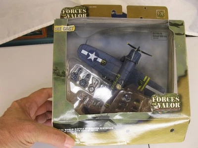 Avión Forces Of Valor US F4U-1D Corsair VMF-351 Pacific 1945 modelo 1:72 #95028 Foto 1 de 4