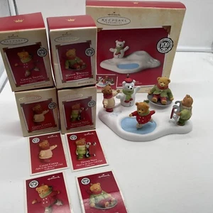 Hallmark 2002 Snow Cub Club Holiday Hill Bears Andenken Ornament Komplettsatz - Bild 1 von 7