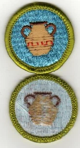 Pottery Merit Badge, Type H, Blue Back Version (1972- 1975), Mint! - Picture 1 of 1