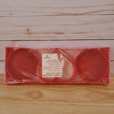 Cortador de galletas de corazón Hallmark y cortador de sellos de mensaje de amor, juego de 3 nuevos en caja Foto 1 de 4