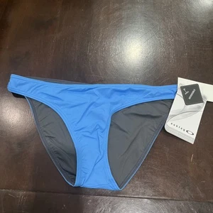 NWT Oakley Women’s Reversible Bikini Bottoms Blue/Black Size Medium Retail $44 - Picture 1 of 8