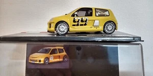 1:43 UNIVERSAL HOBBY EAGLE RACE RENAULT CLIO V6 TROPHY AUTO PRESENTAZIONE - Foto 1 di 4