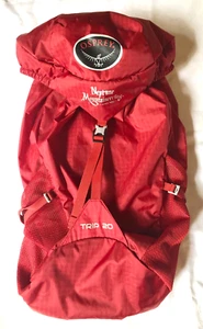 Osprey Trip 20 Lightweight Nylon Daypack Vented Backpack Bag in Red - Picture 1 of 8