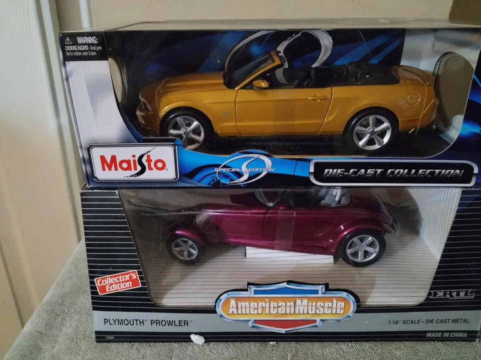 Maisto 2010 Ford Mustang GT Convertible Gold 1/18 Diecast Model Car 31158