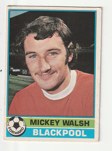 Topps Gum Card Footballers 1977 Red Back Mickey Walsh Blackpool