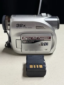 JVC GR-D370u Digital Video Camera 32x Optical Zoom 800x - Picture 1 of 8