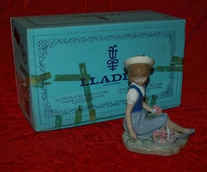 LLADRO Porcelain PICKING FLOWERS #1287 In Original Box! 1980's Made in Spain - Picture 1 of 12