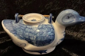 Vtg Hand Painted Blue & White Chinese Duck Teapot W/Wicker Handle,Gorgeous - Picture 1 of 7