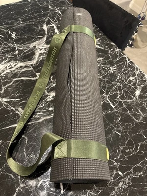 LULULEMON YOGA MAT NAMASTE 24” ANCHO 72” LARGO CON CORREA DE TRANSPORTE Foto 1 de 4