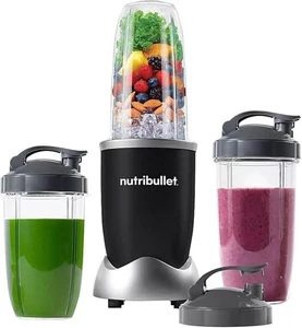 NutriBullet 900 Pro BONUS BOX NUOVO 2 tazze da 24 oz, 1 tazza colossale da 32 oz e 3 coperchi ribaltabili - Foto 1 di 2