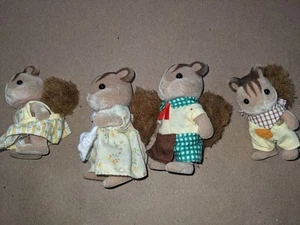 Calico Critters/Sylvanian Families Walnuss Eichhörnchen Familie 4  - Bild 1 von 8