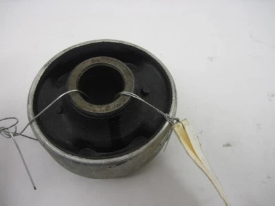 Used Front Right Lower Lower Control Arm Front fits: 1996 Volkswagen Golf 6 cyli Foto 1 de 3