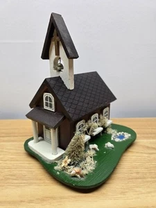 De colección 1978 Enesco Madera Manual Musical Iglesia Silenciosa Noche Botella Cepillo Árboles - Imagen 1 de 8